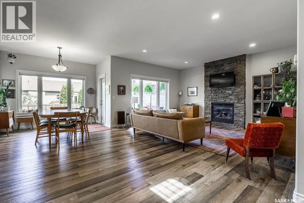 218 Fleming CRESCENT