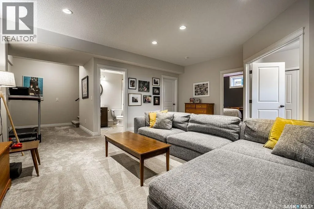 218 Fleming CRESCENT