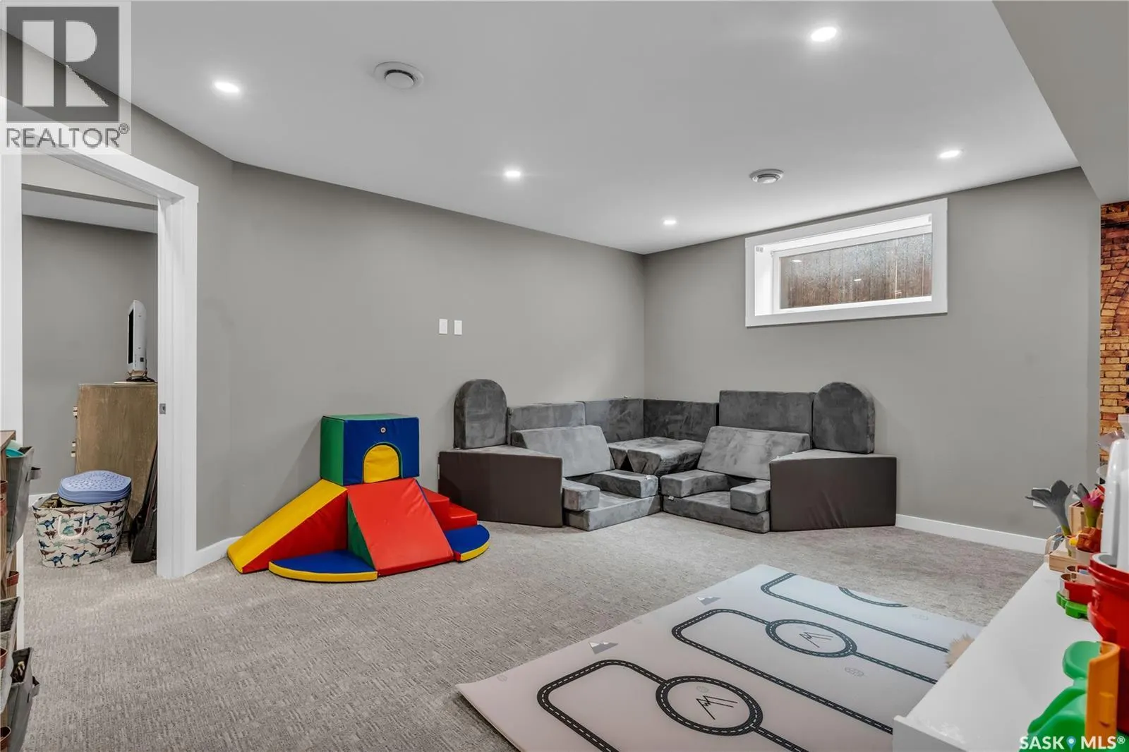 851 Cedar TERRACE