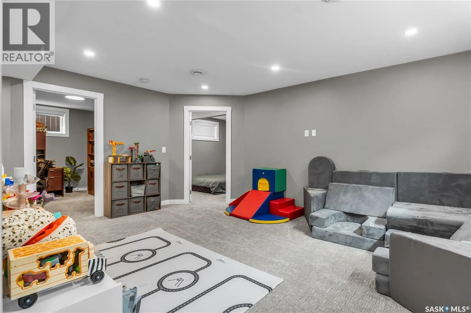 851 Cedar TERRACE