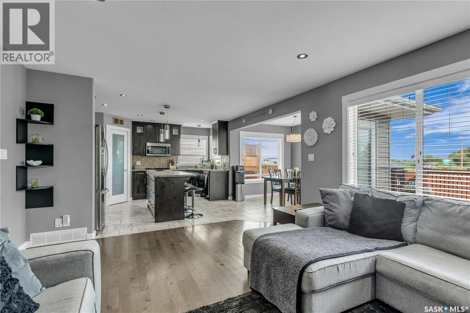 851 Cedar TERRACE