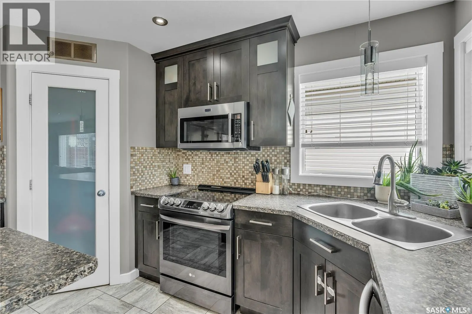 851 Cedar TERRACE