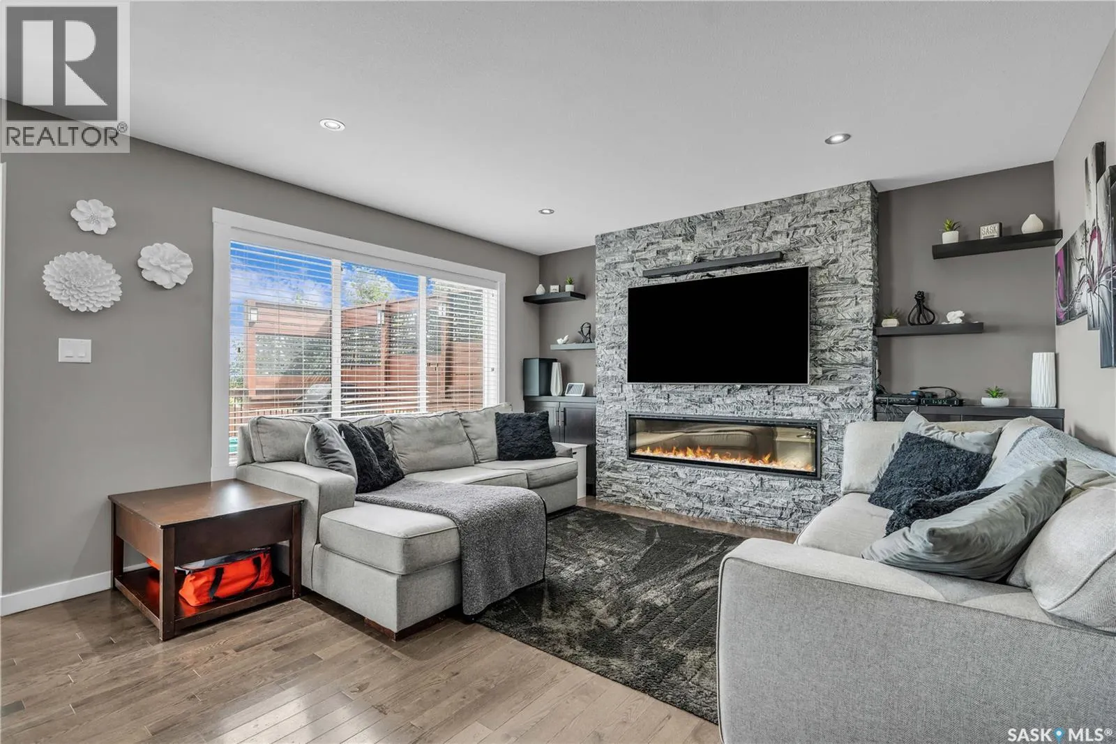 851 Cedar TERRACE