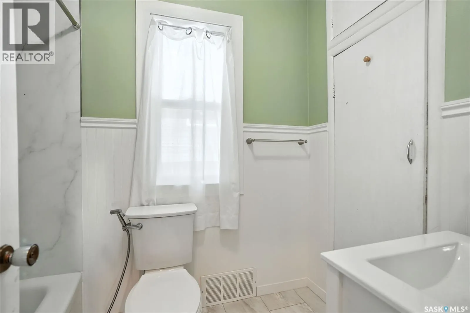 120 Colborne AVENUE
