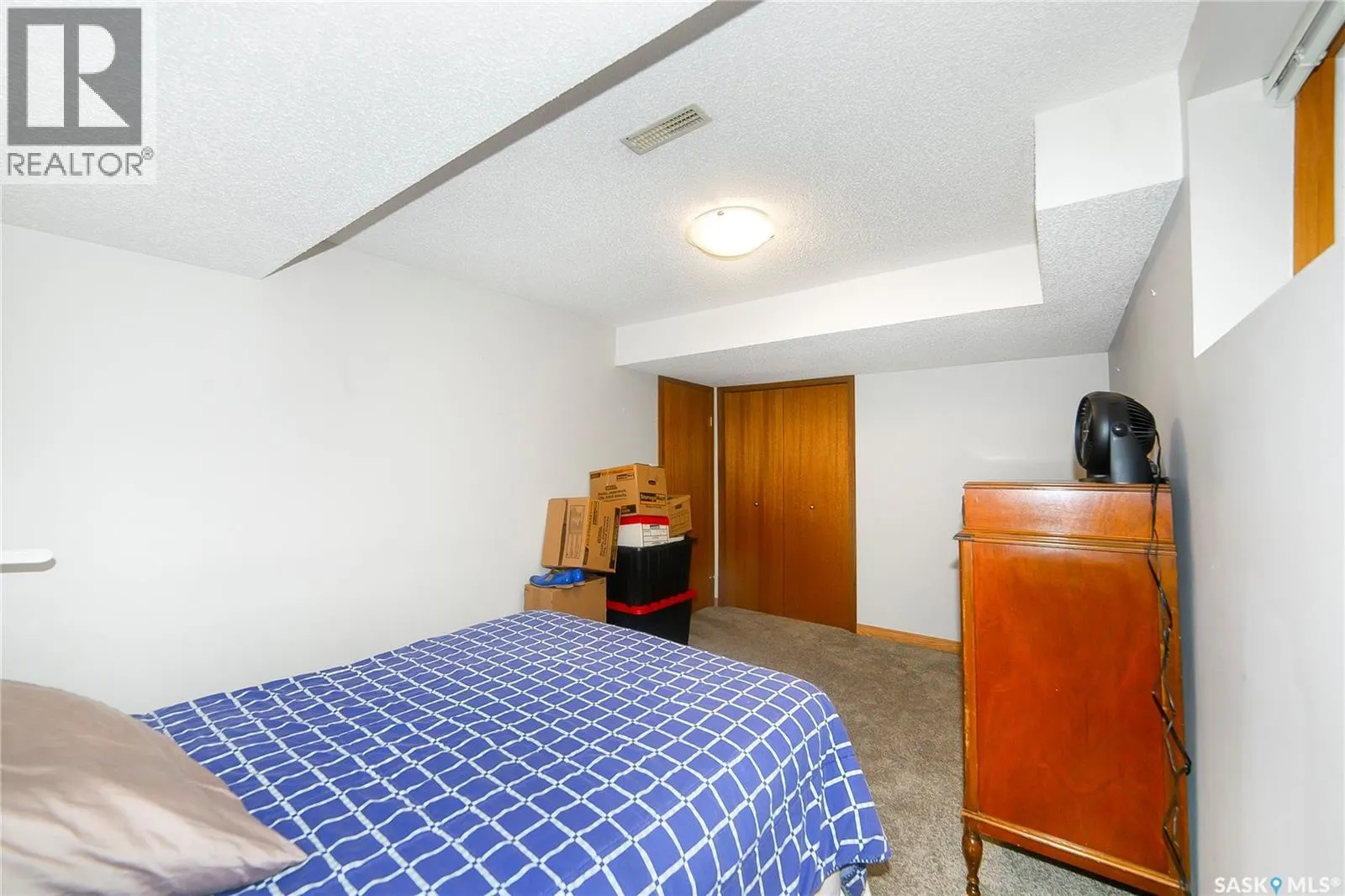 8 3415 Calder CRESCENT