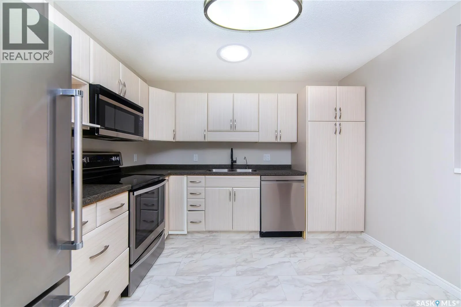 8 3415 Calder CRESCENT
