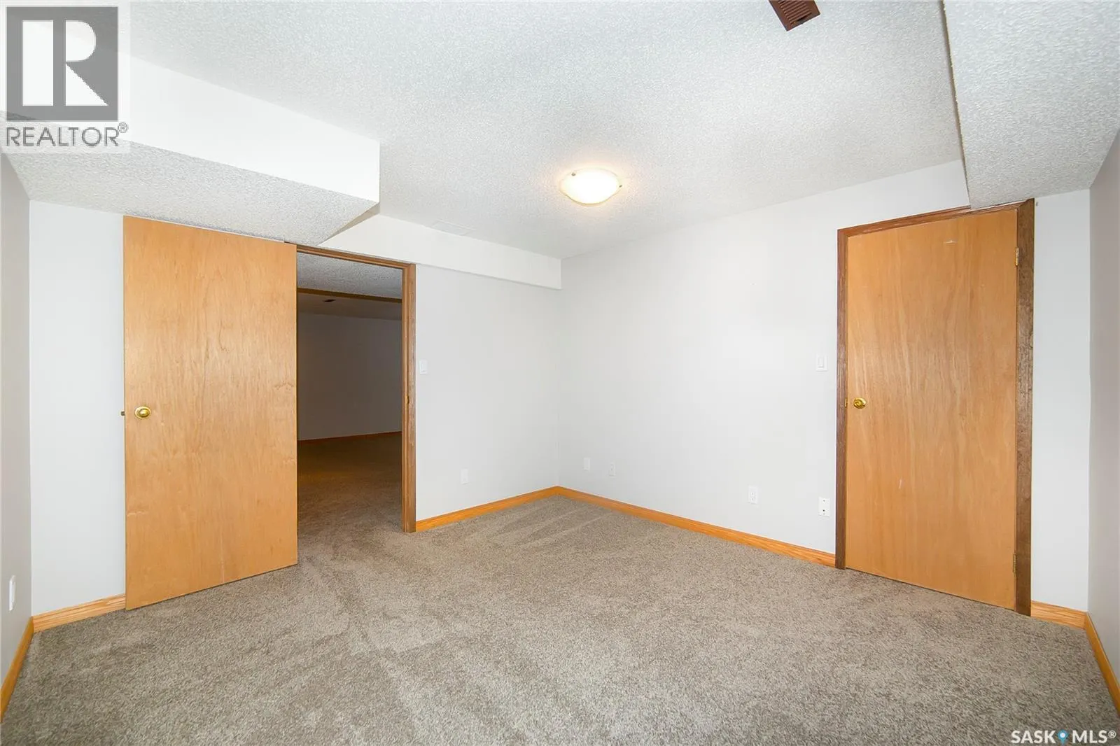 8 3415 Calder CRESCENT
