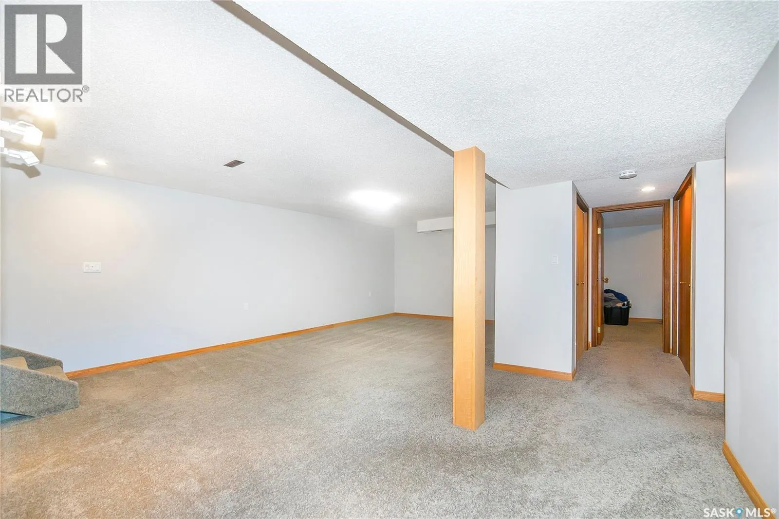 8 3415 Calder CRESCENT