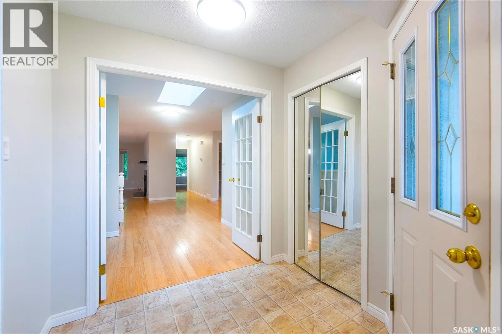 8 3415 Calder CRESCENT