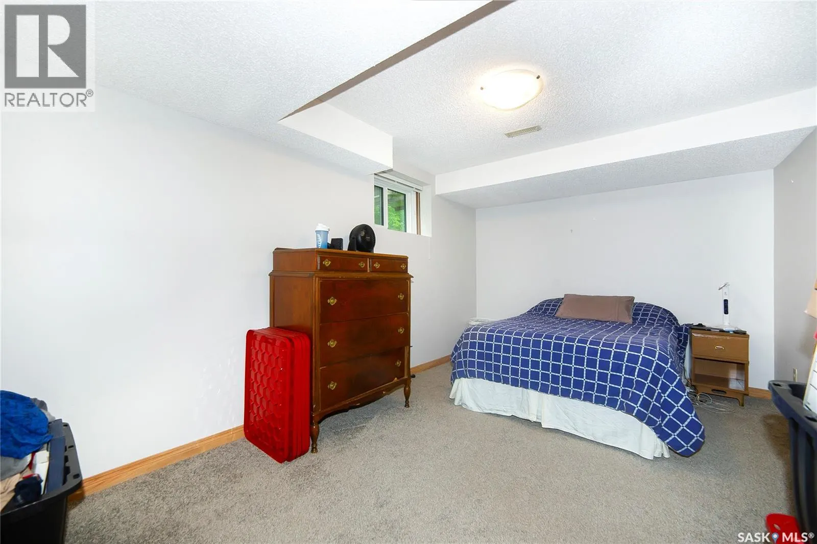 8 3415 Calder CRESCENT