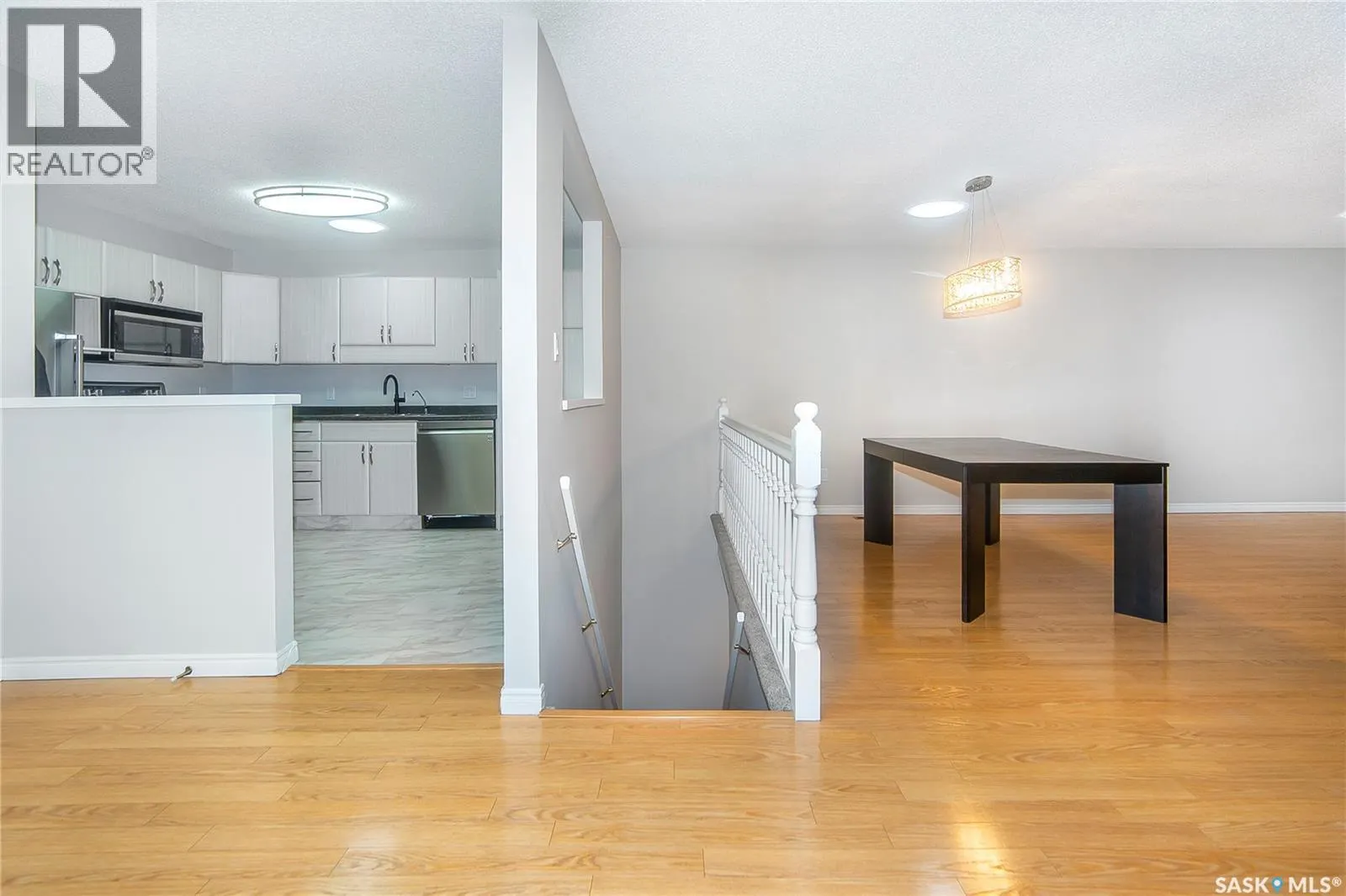 8 3415 Calder CRESCENT