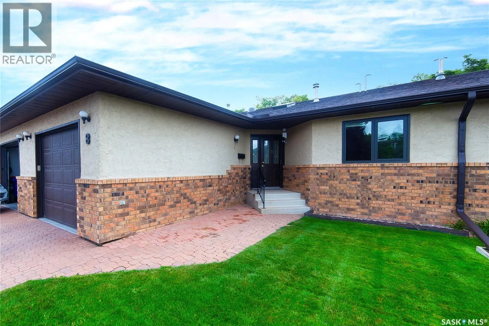 8 3415 Calder CRESCENT