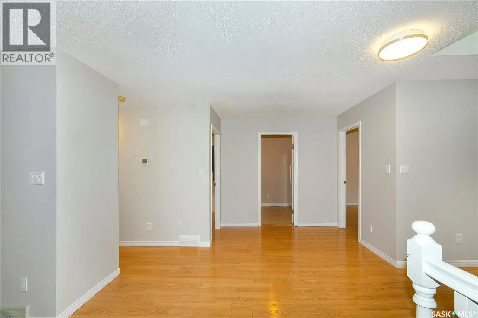 8 3415 Calder CRESCENT