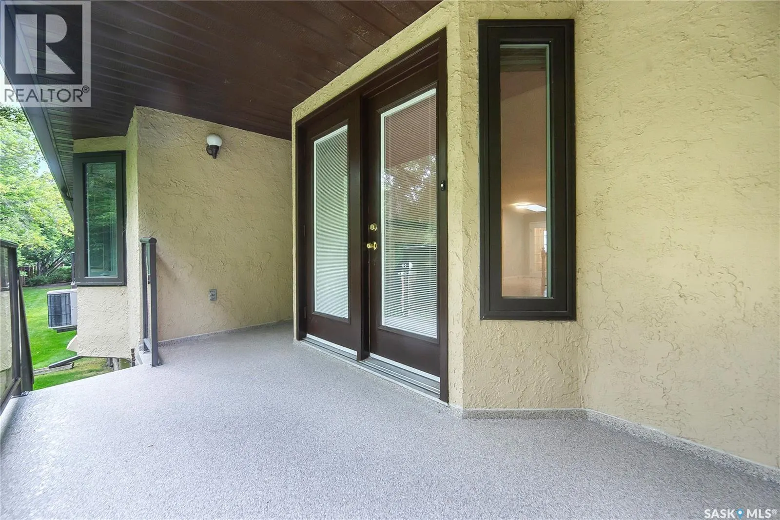 8 3415 Calder CRESCENT