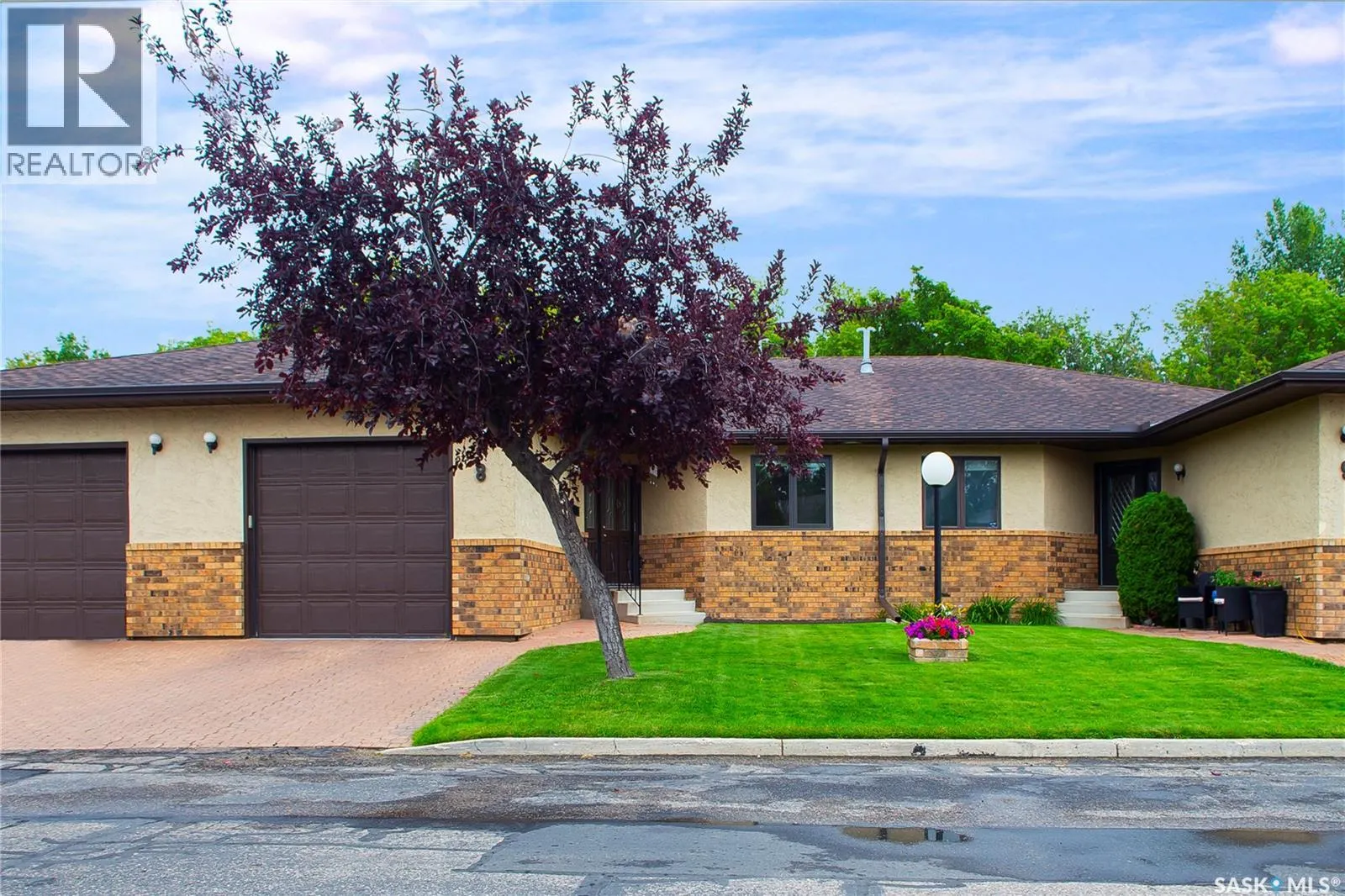 8 3415 Calder CRESCENT