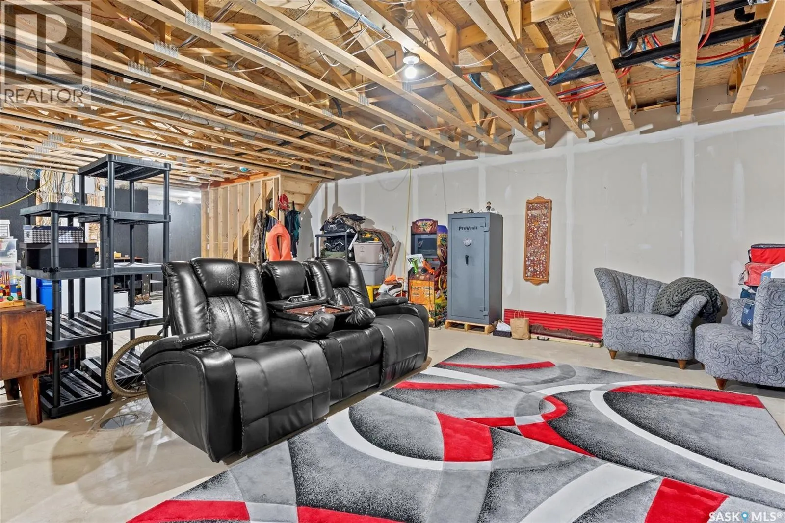 203 1015 Patrick CRESCENT