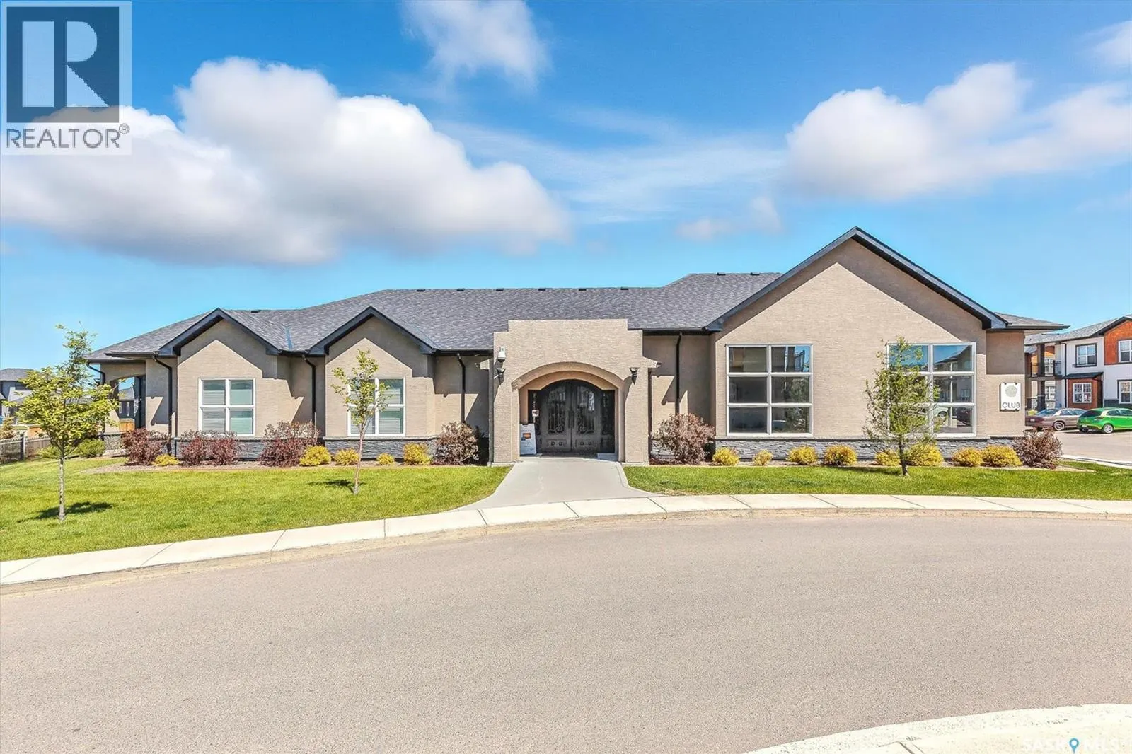 203 1015 Patrick CRESCENT