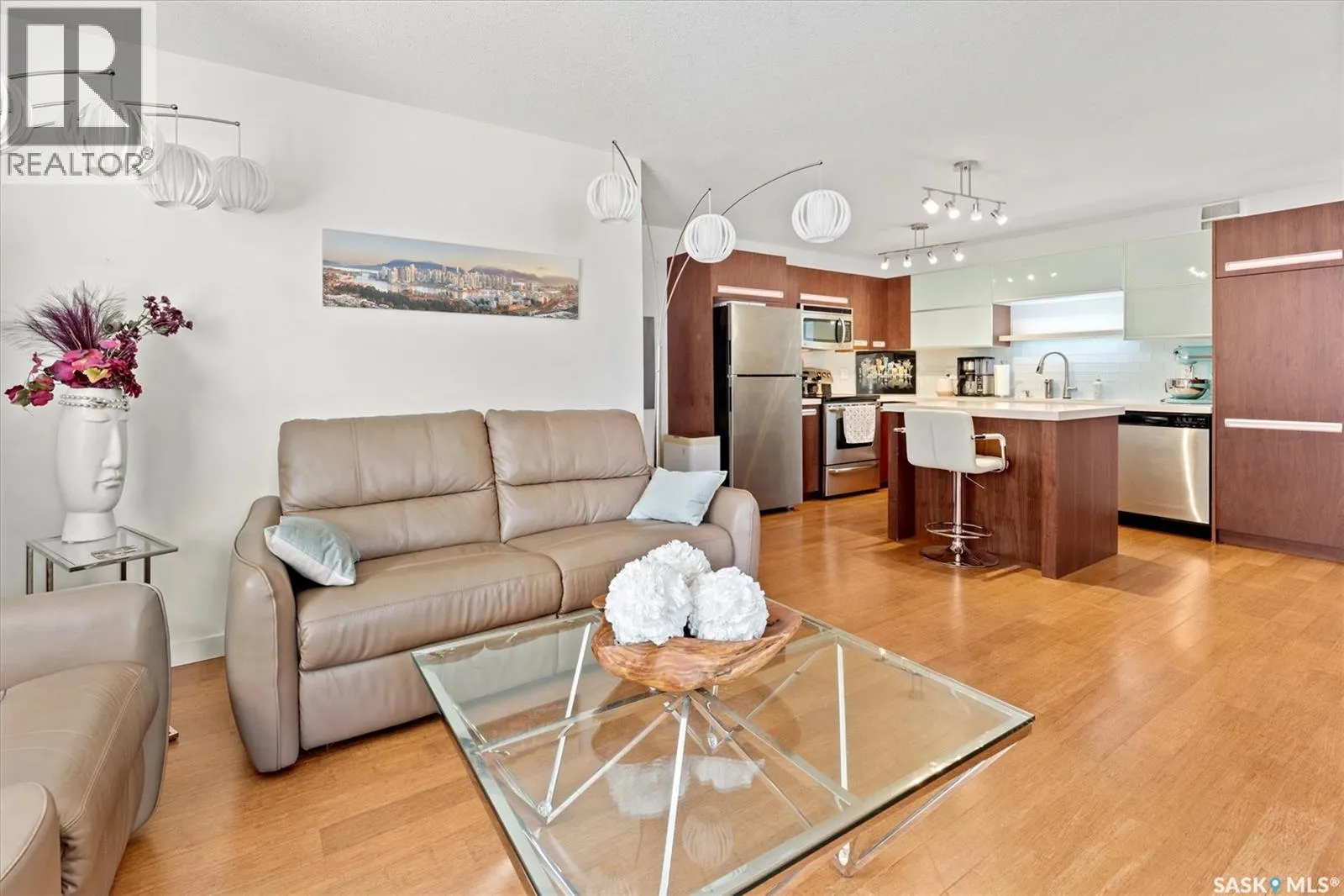 203 1015 Patrick CRESCENT