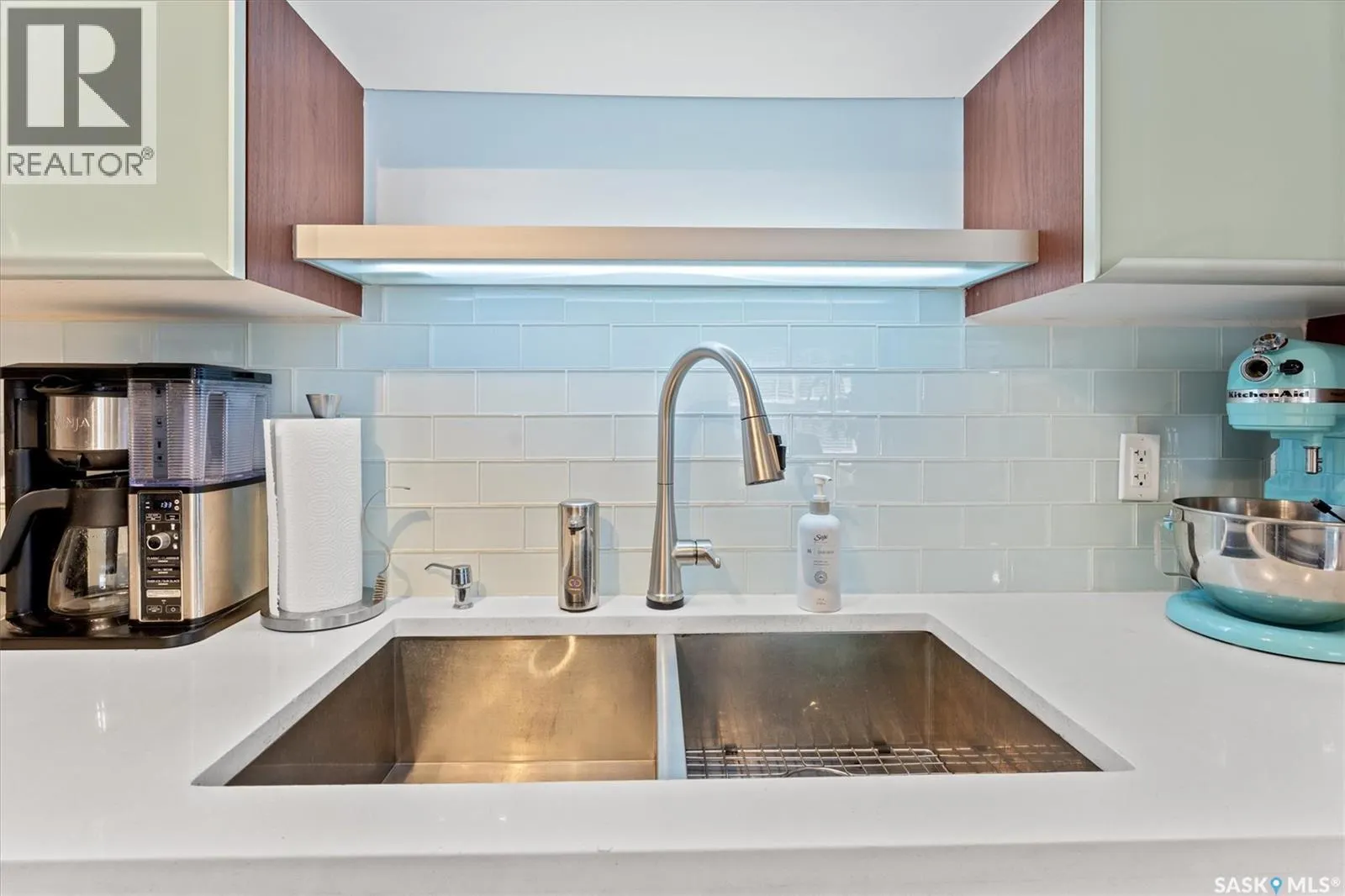203 1015 Patrick CRESCENT