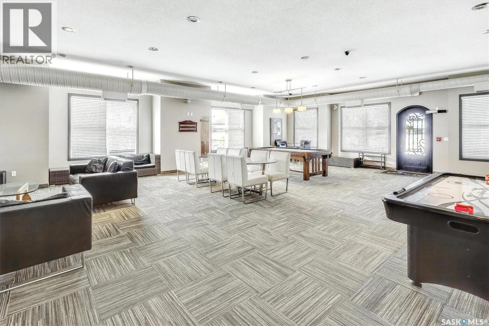 203 1015 Patrick CRESCENT