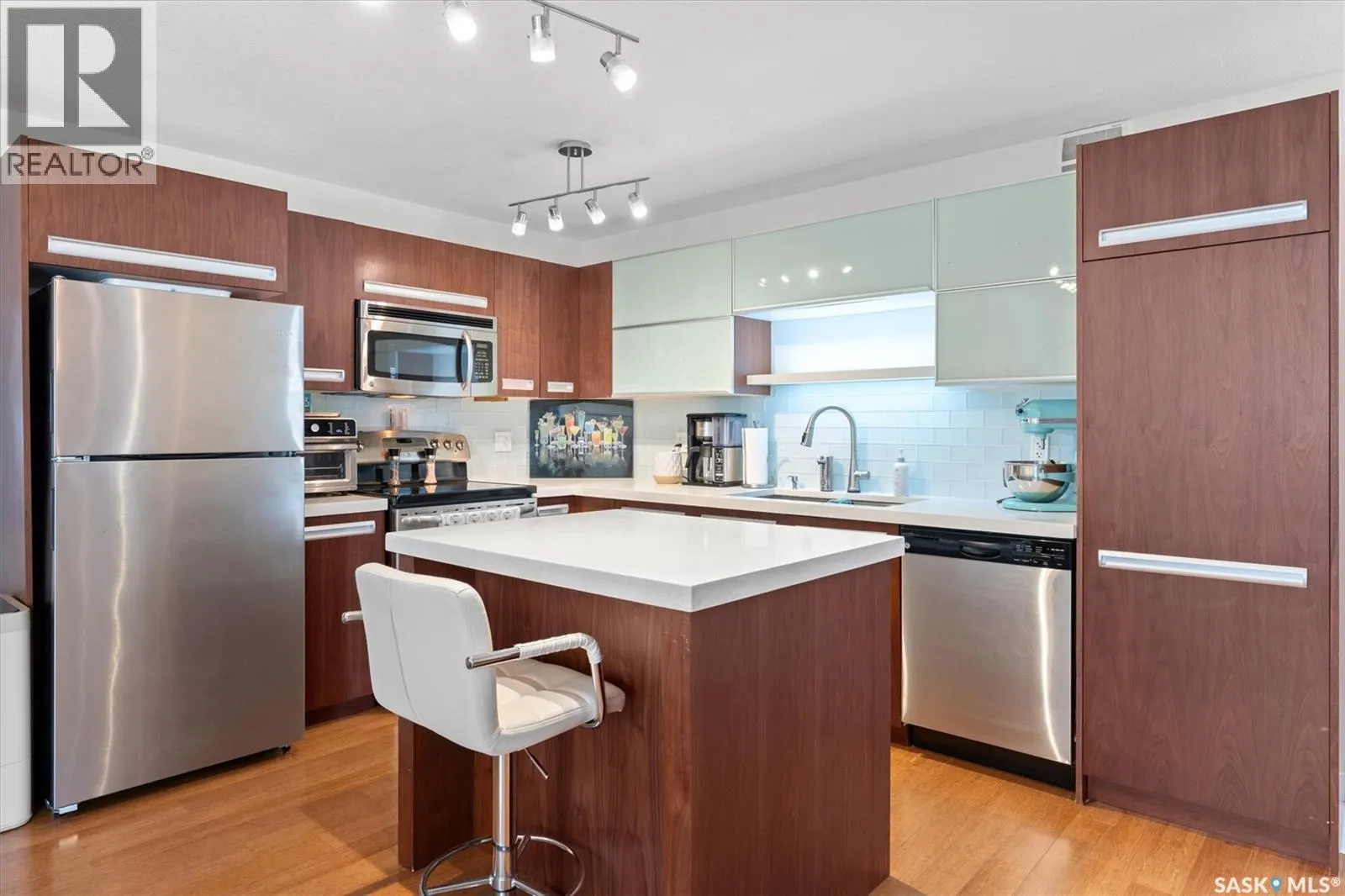 203 1015 Patrick CRESCENT