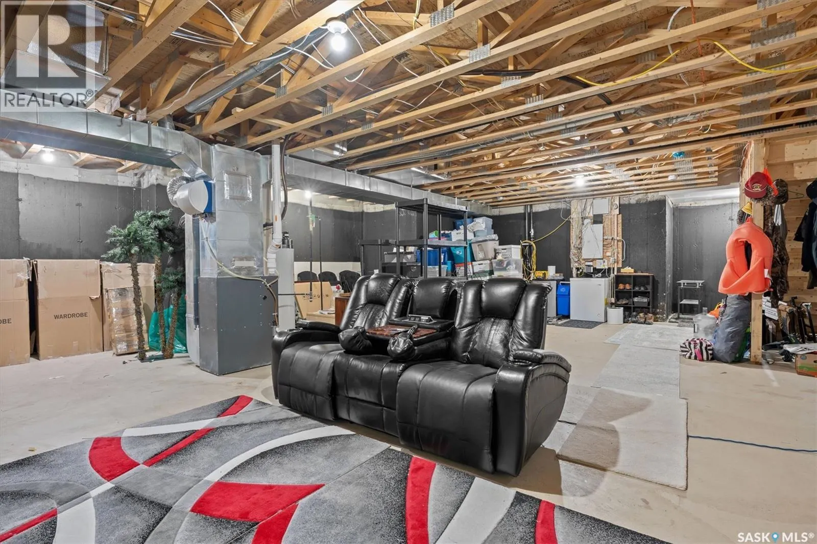 203 1015 Patrick CRESCENT