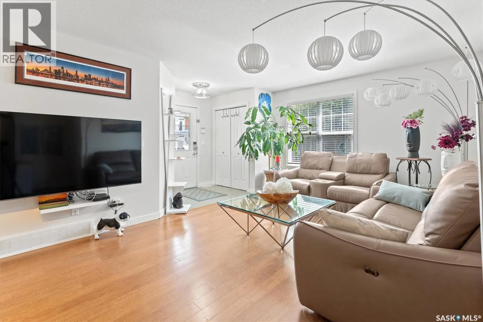 203 1015 Patrick CRESCENT