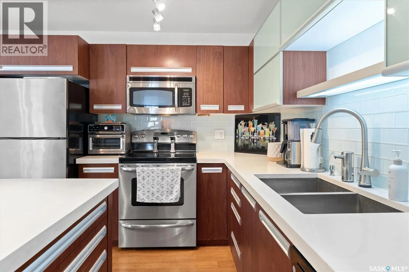 203 1015 Patrick CRESCENT