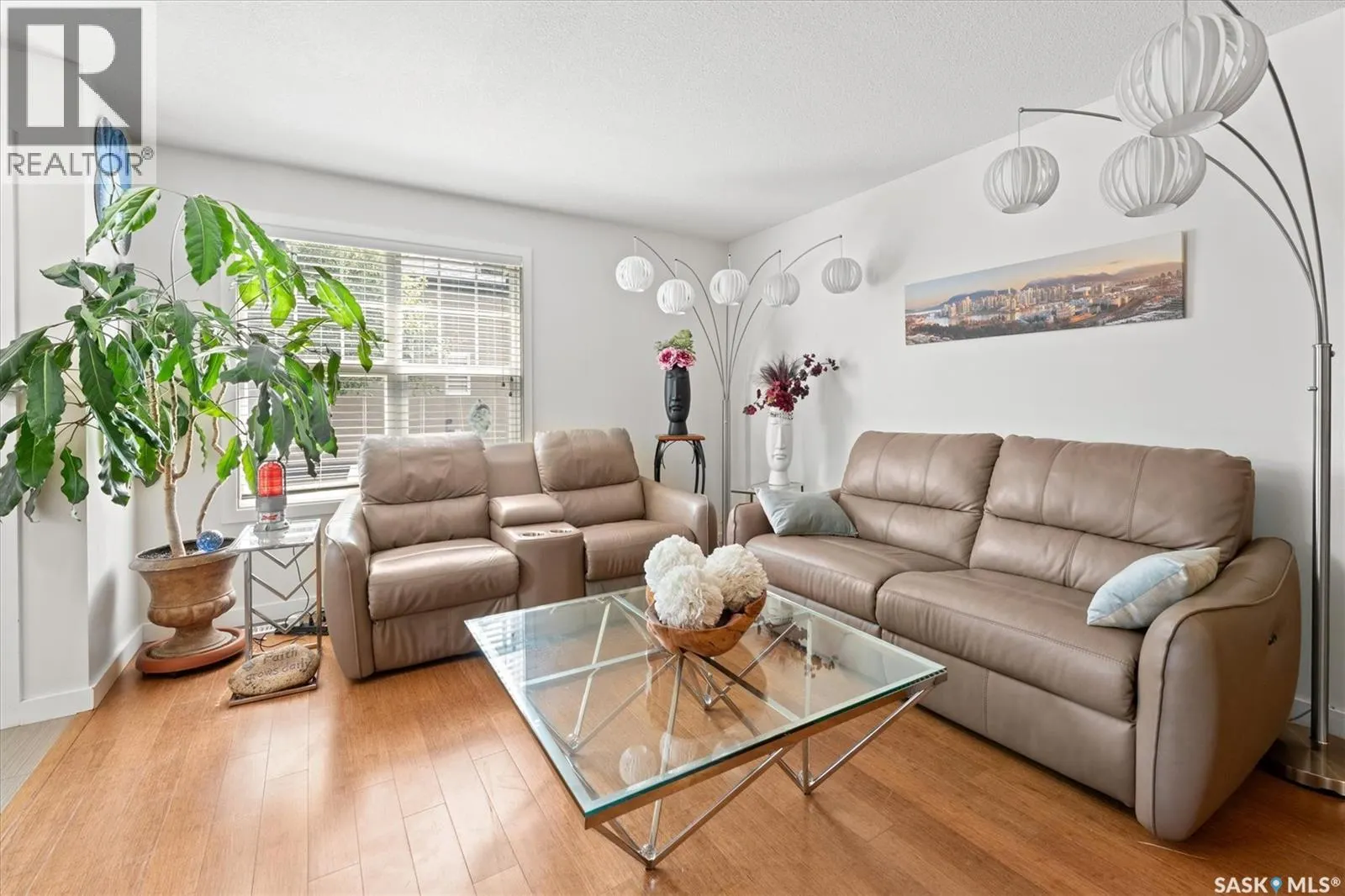 203 1015 Patrick CRESCENT