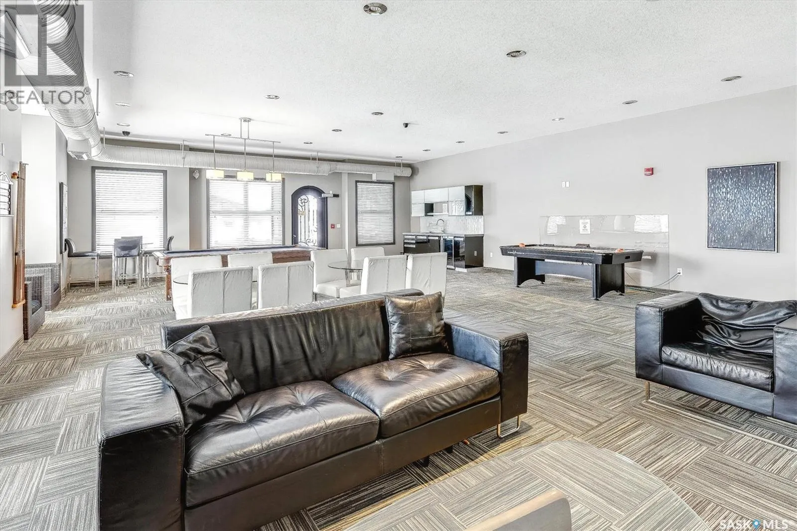 203 1015 Patrick CRESCENT