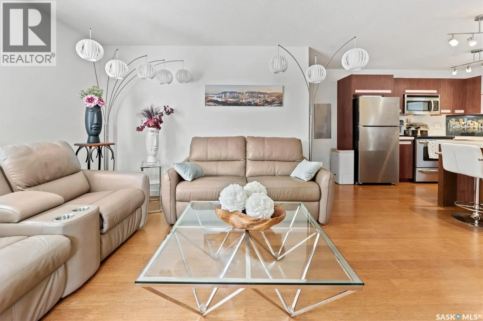 203 1015 Patrick CRESCENT