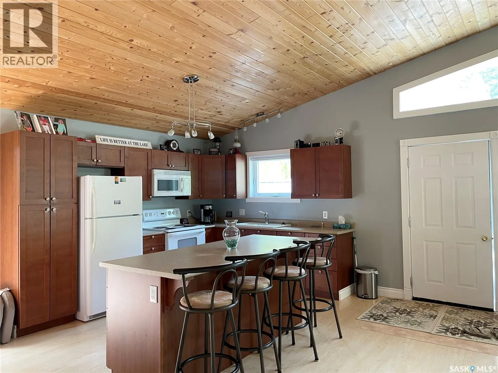 73 Makwa DRIVE