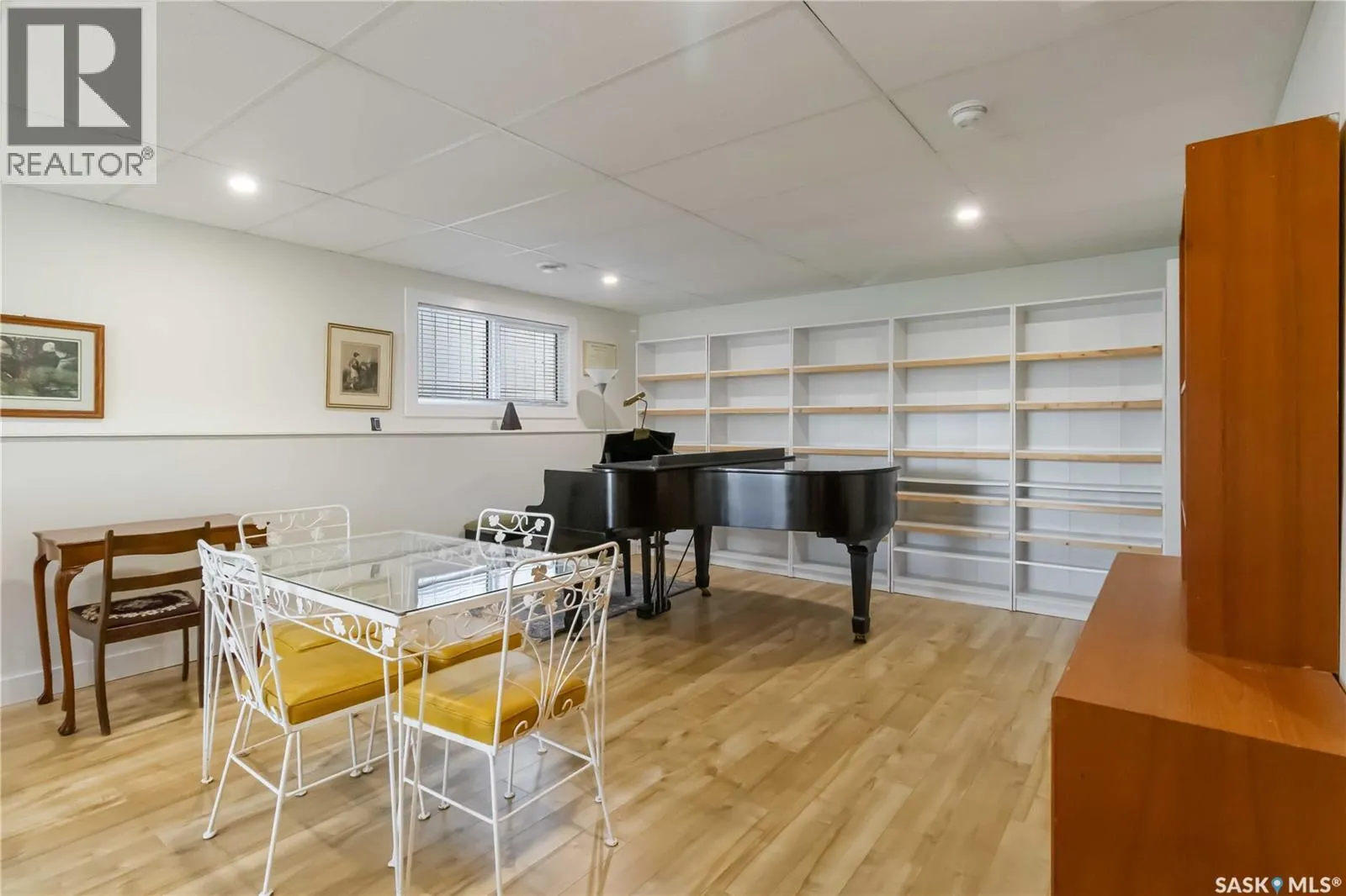 50 Martens CRESCENT