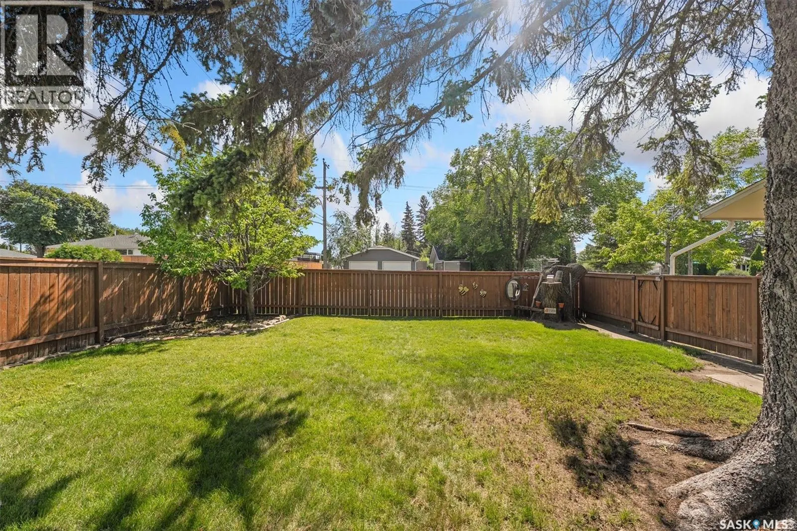 2431 Dufferin AVENUE