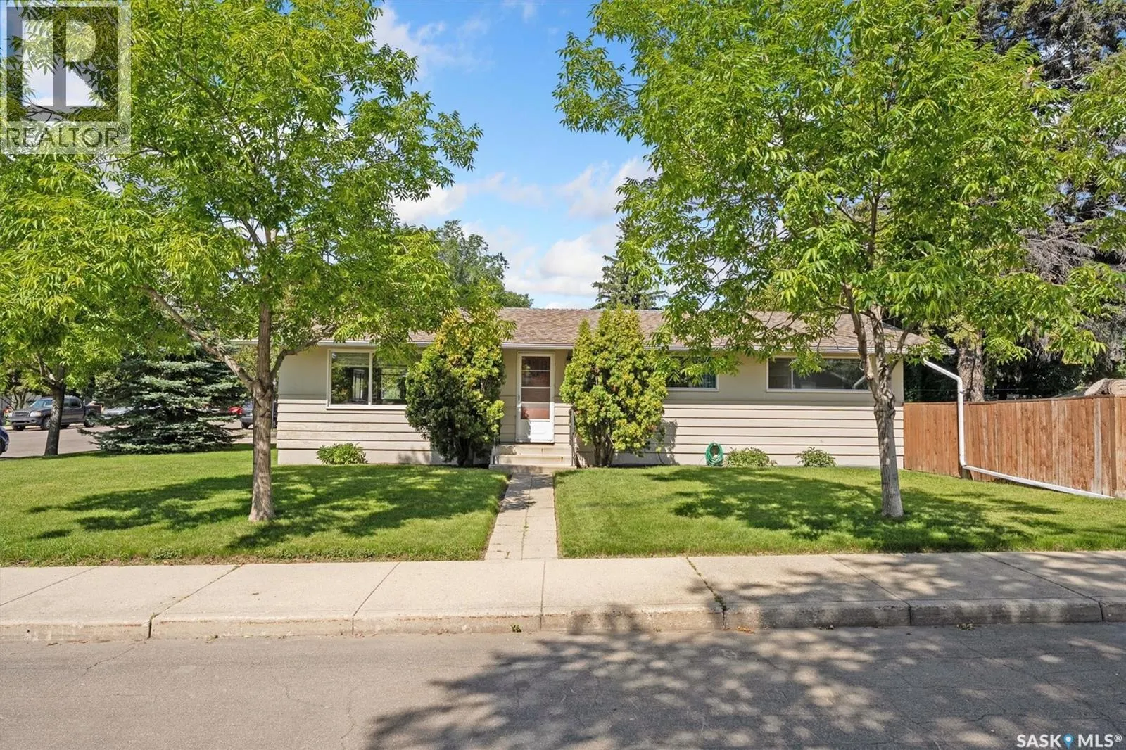 2431 Dufferin AVENUE