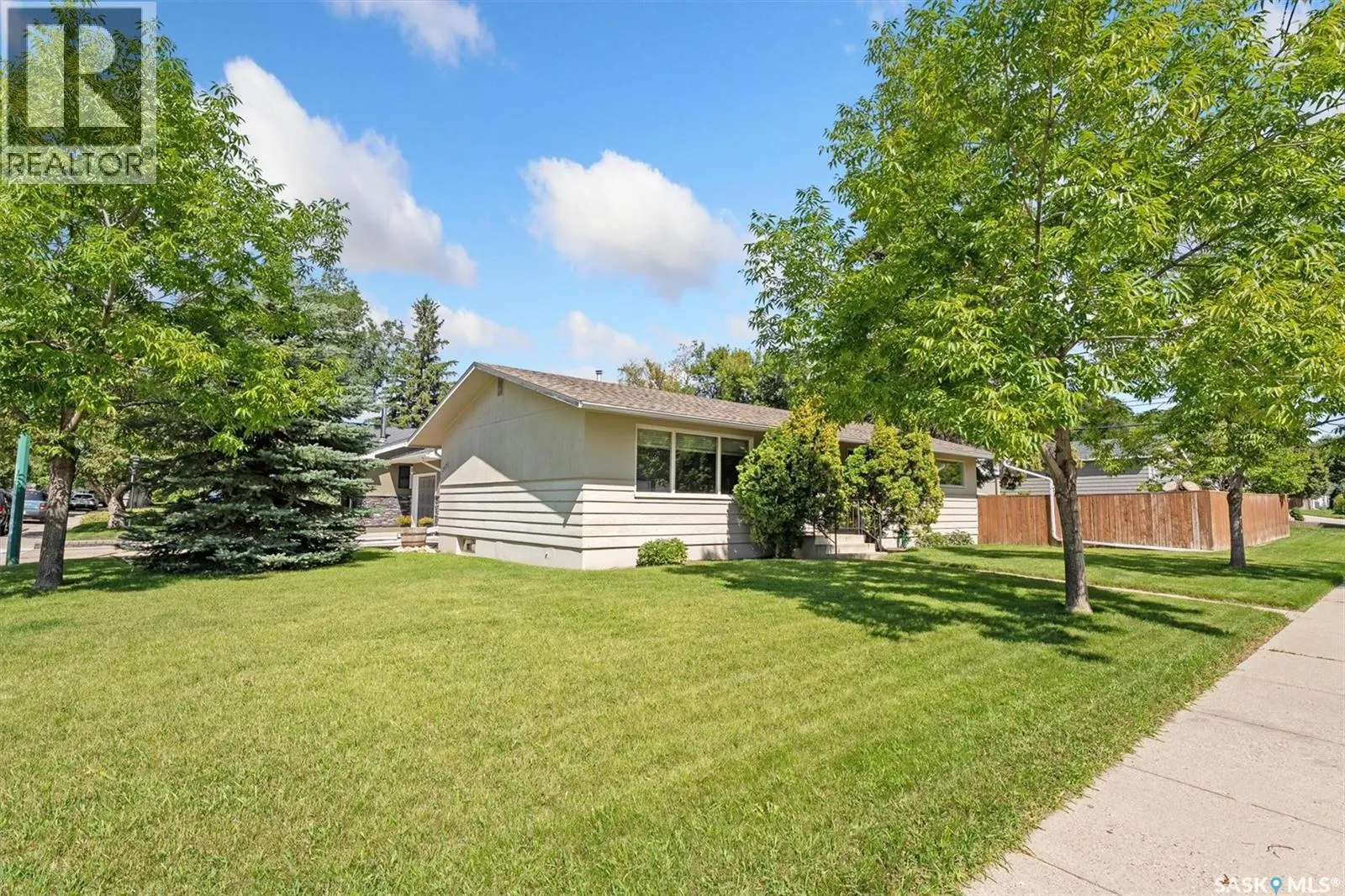 2431 Dufferin AVENUE