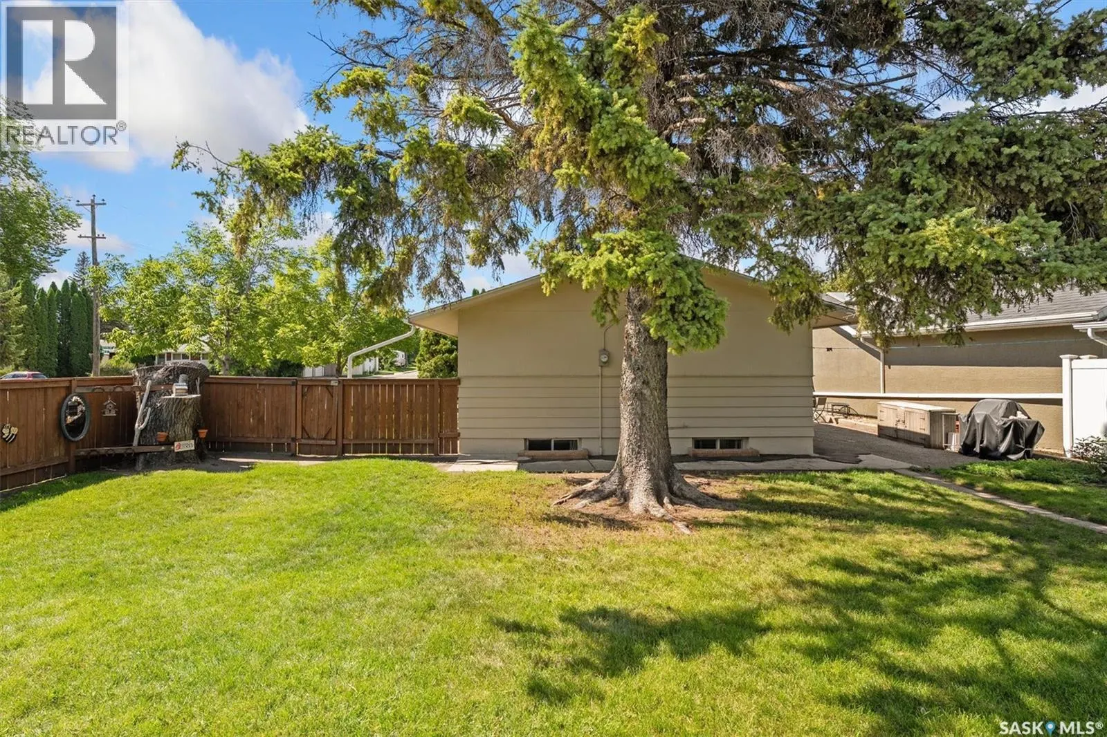 2431 Dufferin AVENUE