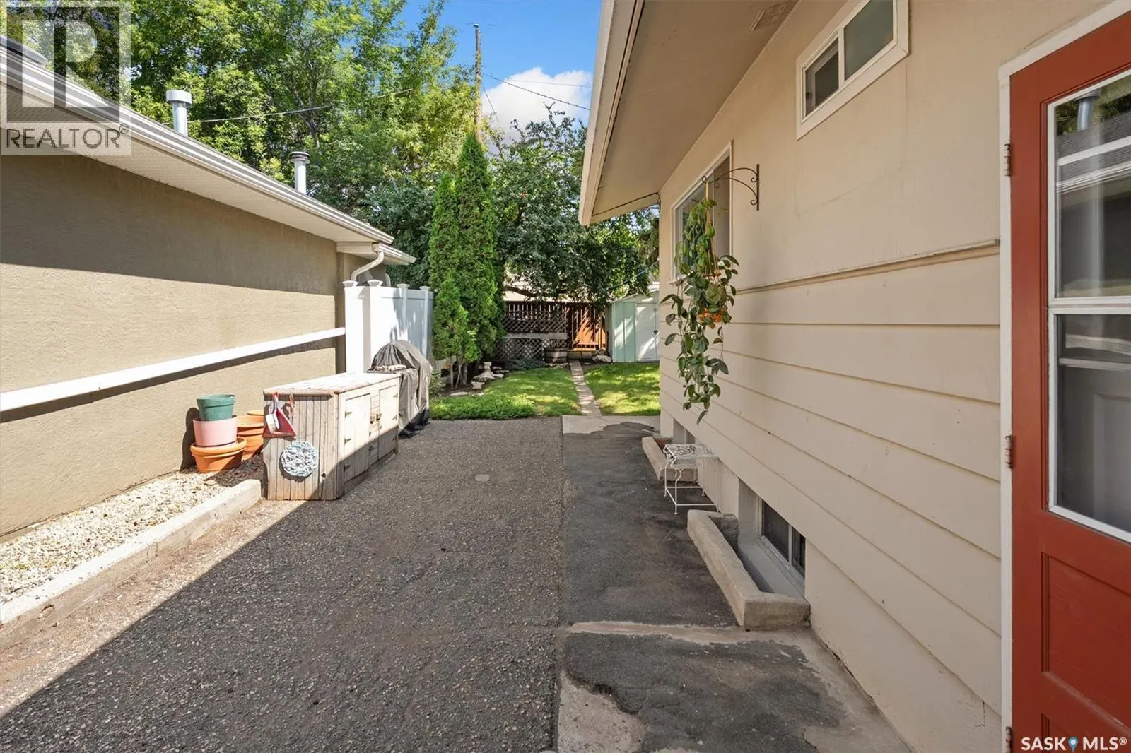 2431 Dufferin AVENUE