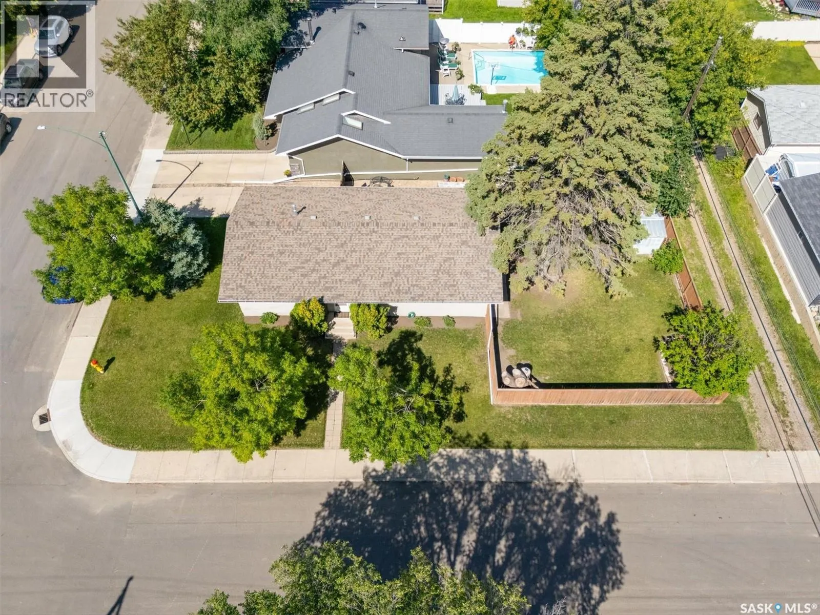 2431 Dufferin AVENUE
