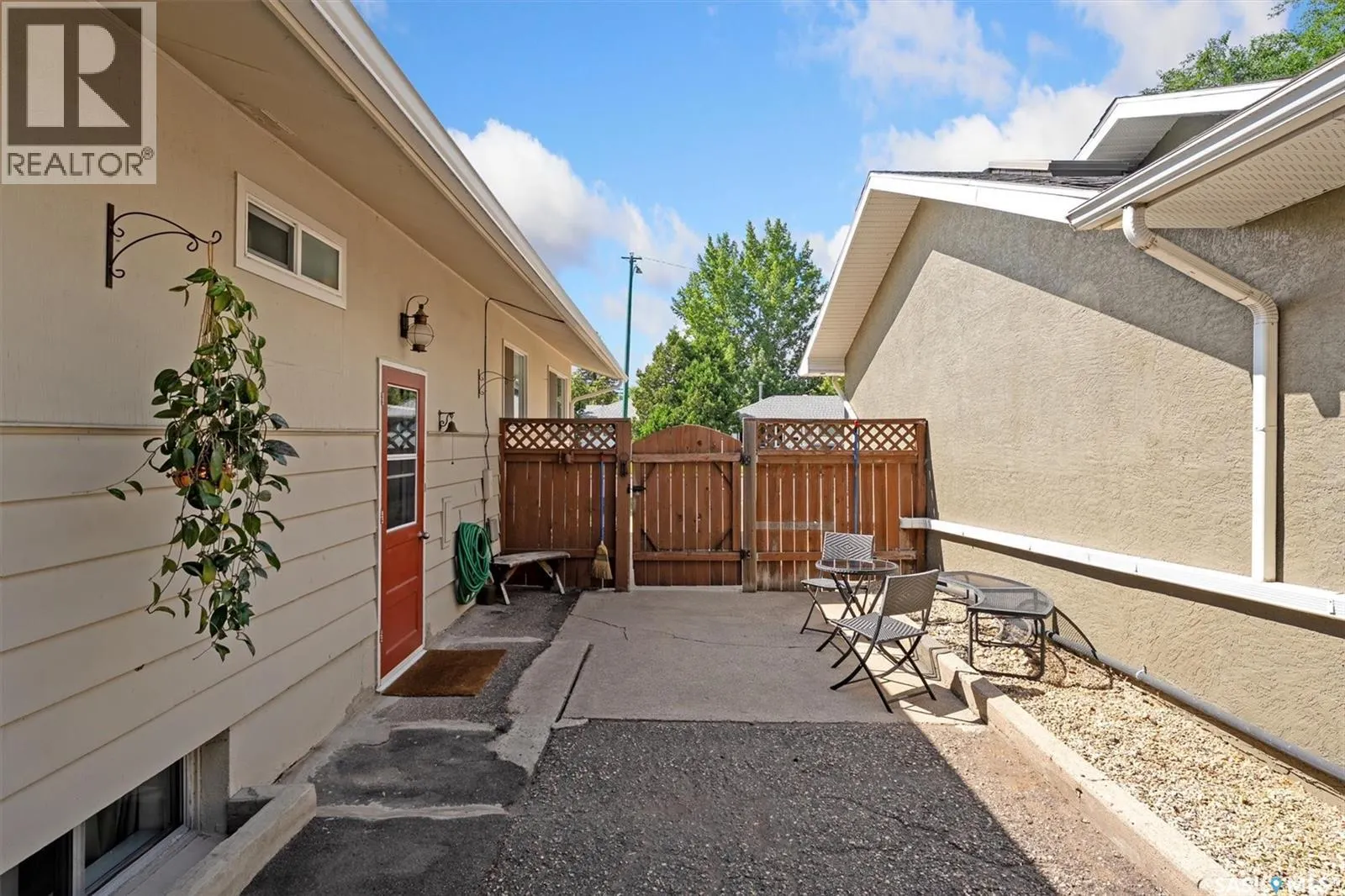 2431 Dufferin AVENUE