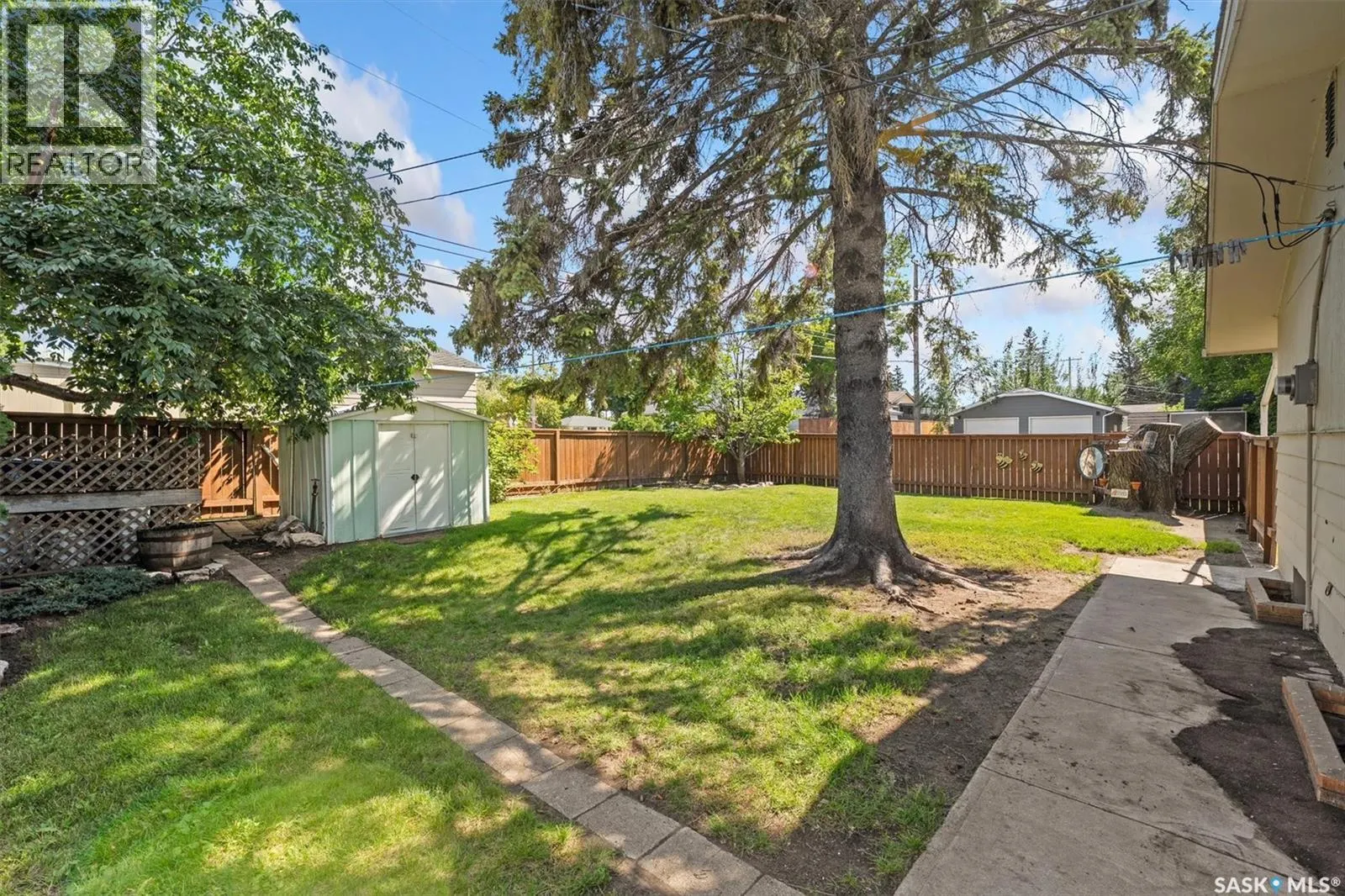 2431 Dufferin AVENUE