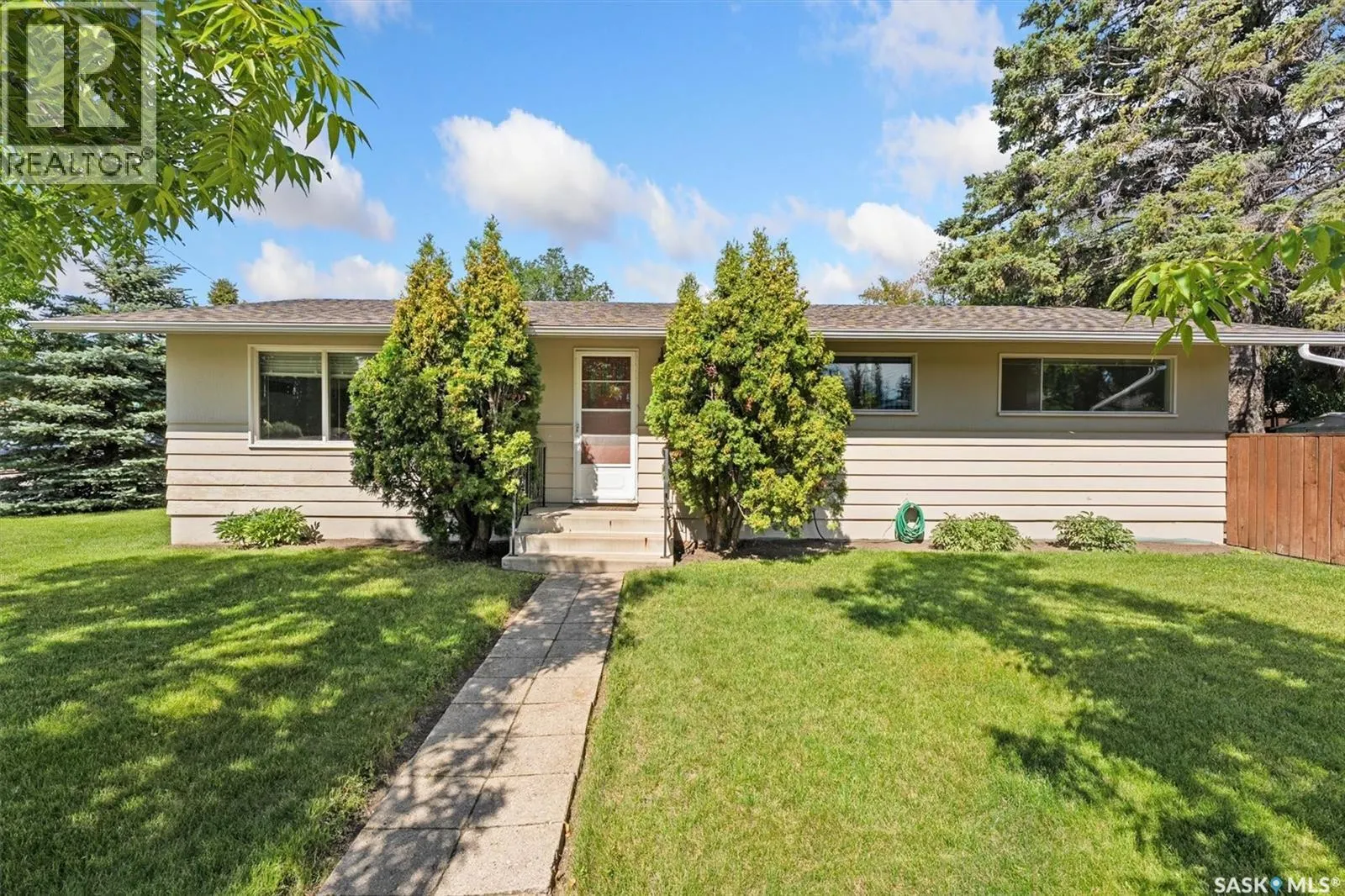 2431 Dufferin AVENUE