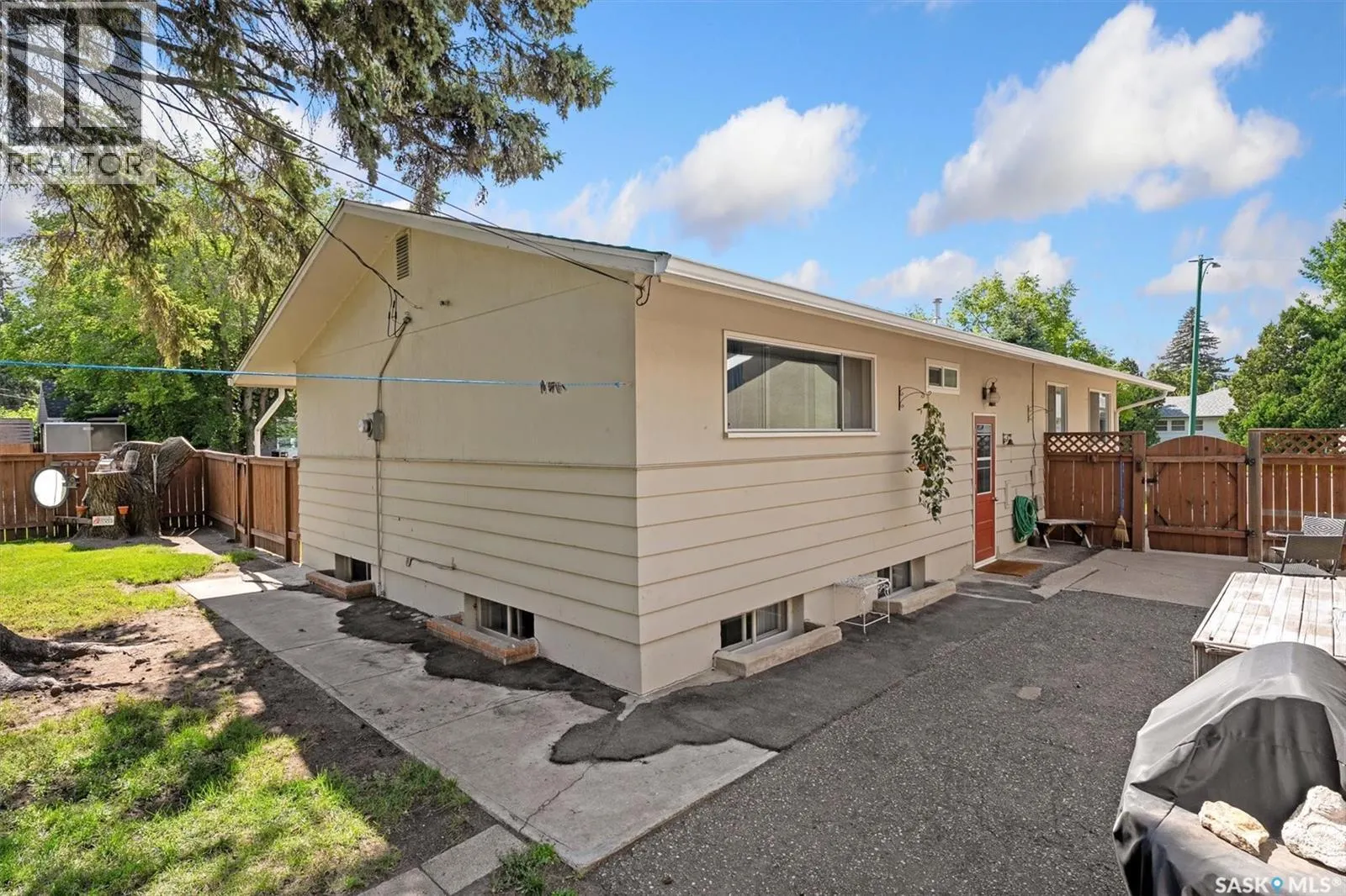 2431 Dufferin AVENUE