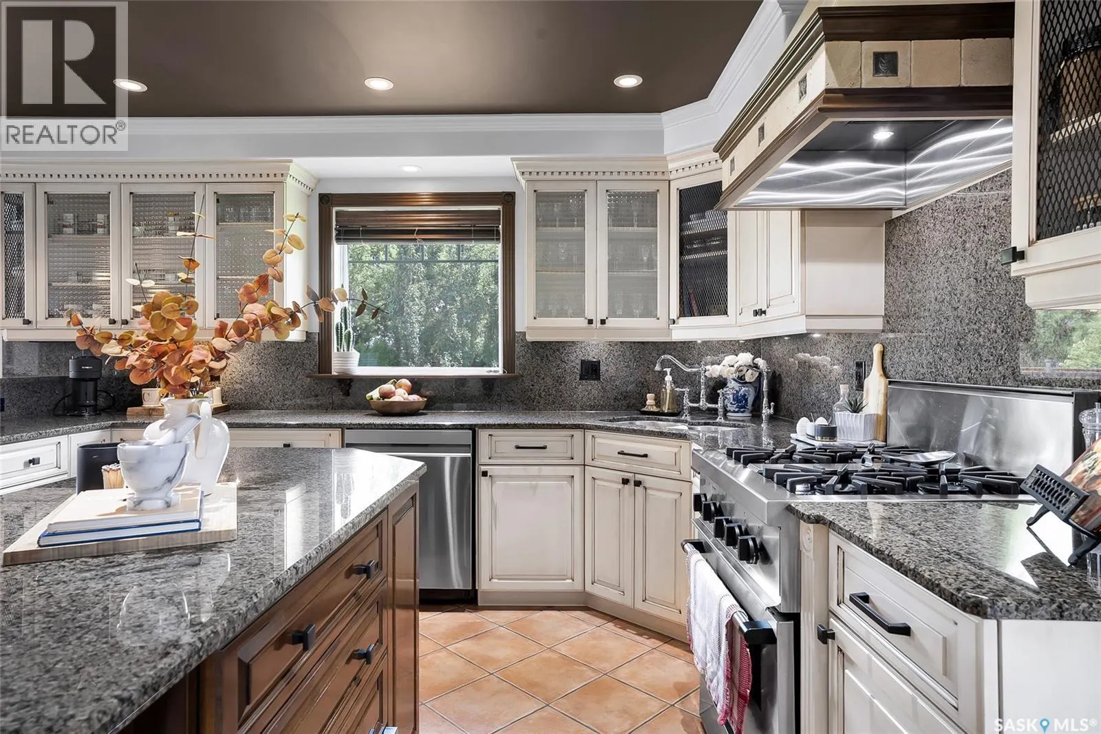 104 8th AVENUE W
