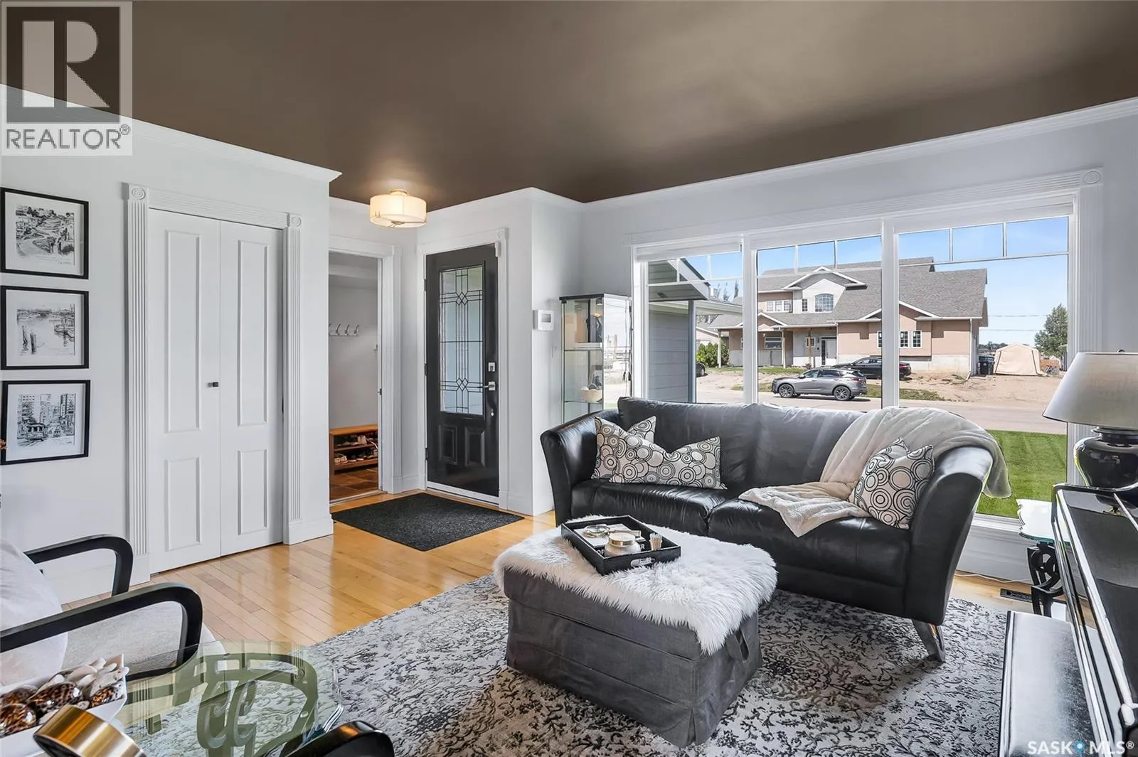 104 8th AVENUE W