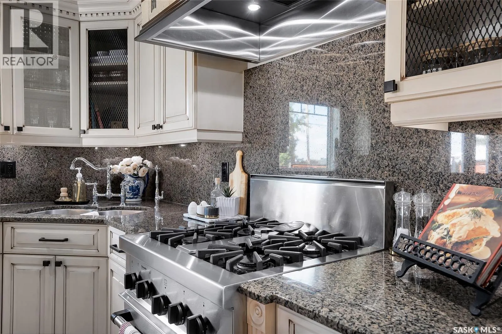 104 8th AVENUE W
