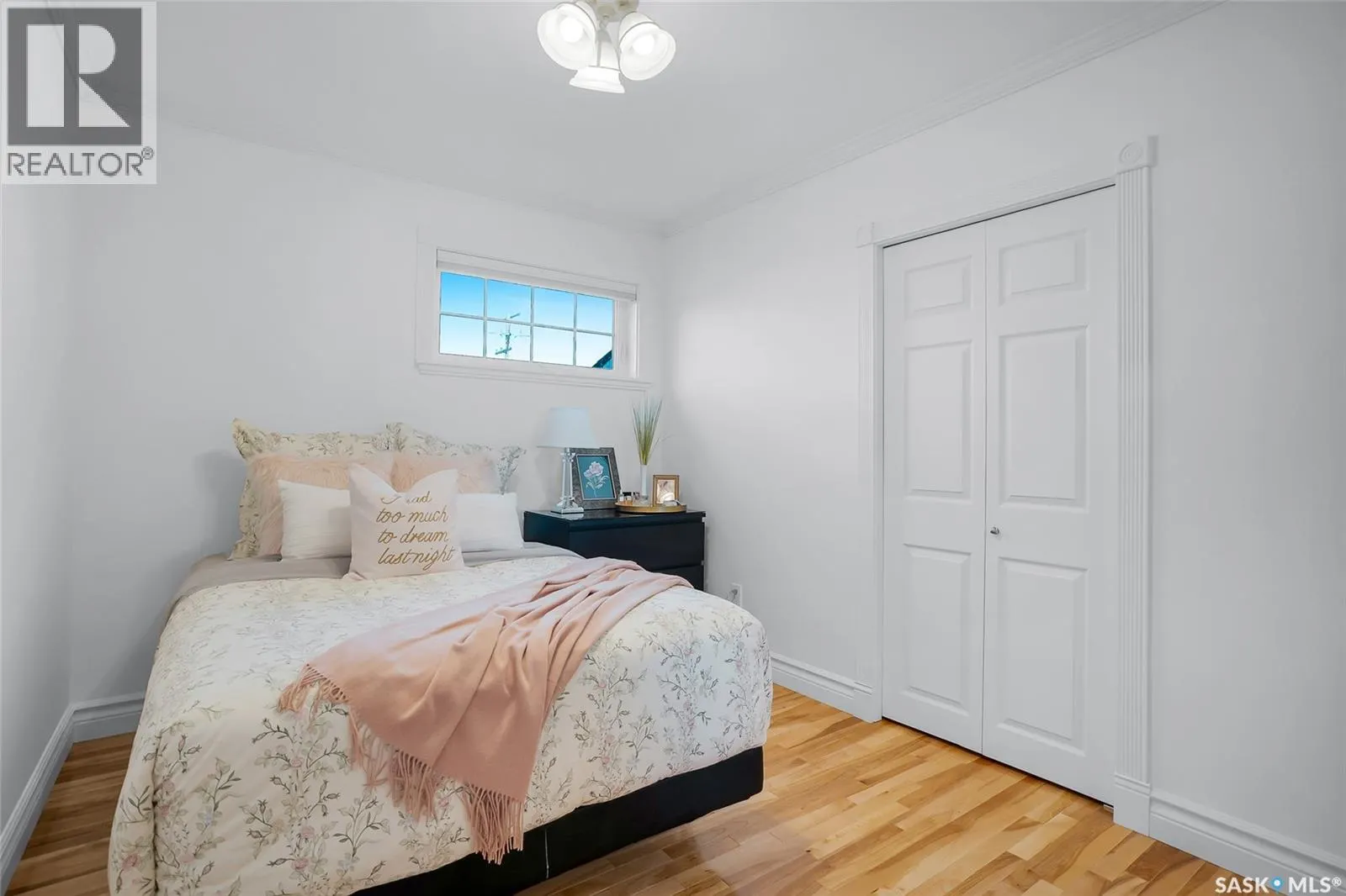 104 8th AVENUE W