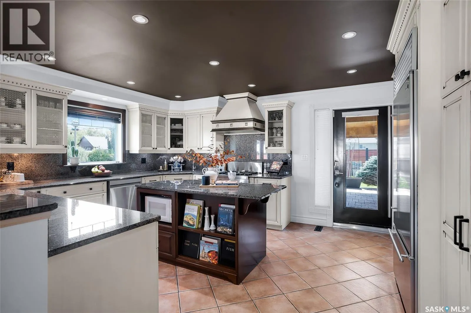 104 8th AVENUE W