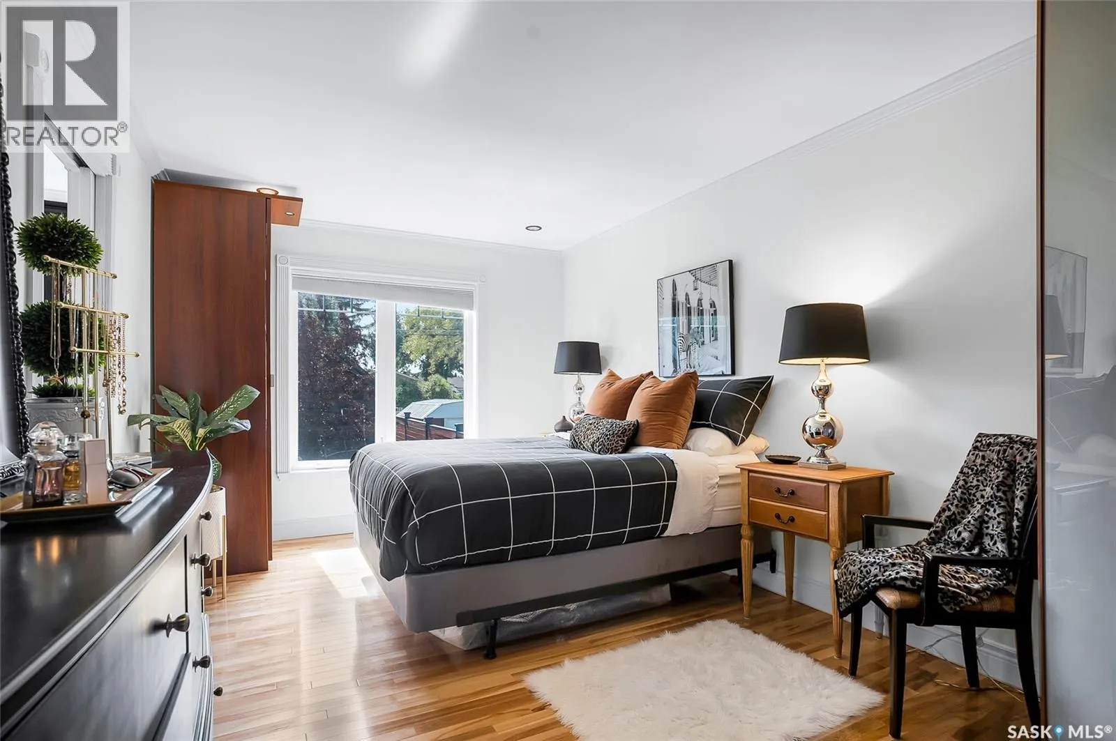 104 8th AVENUE W
