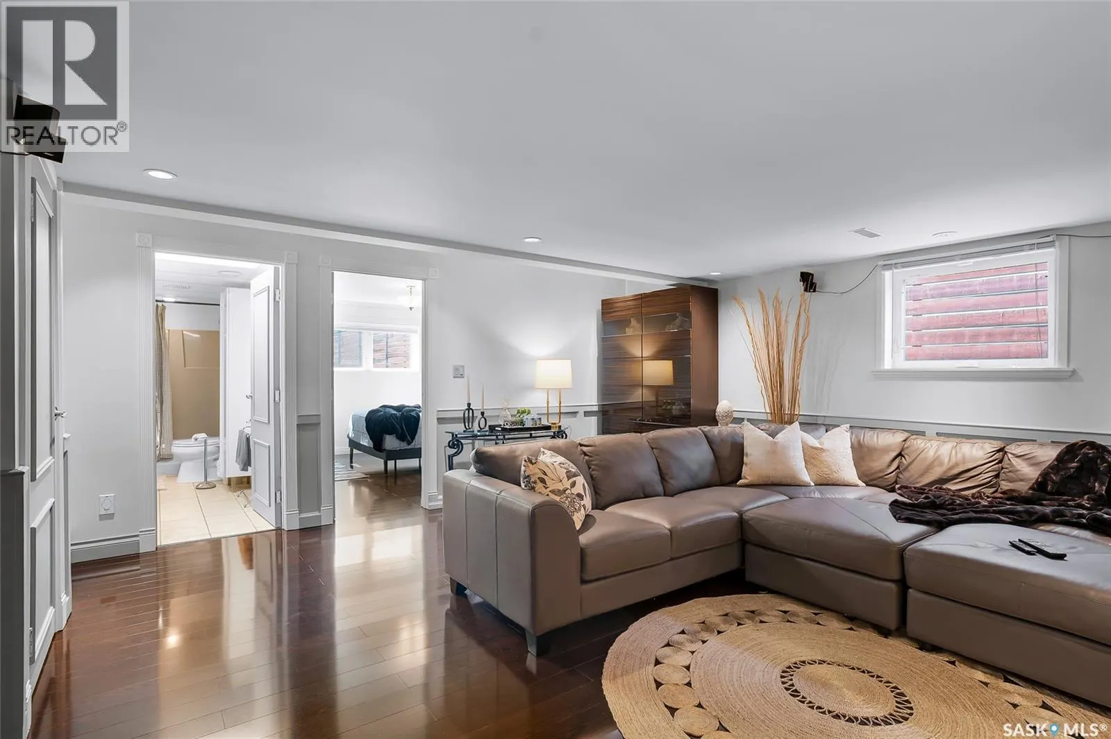 104 8th AVENUE W
